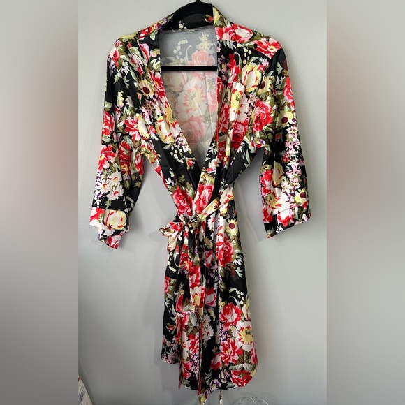 Amazon Other - Floral Print wrap robe size XL